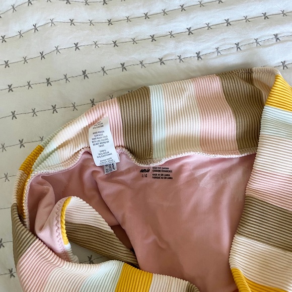Aerie swim - Picture 2 of 8